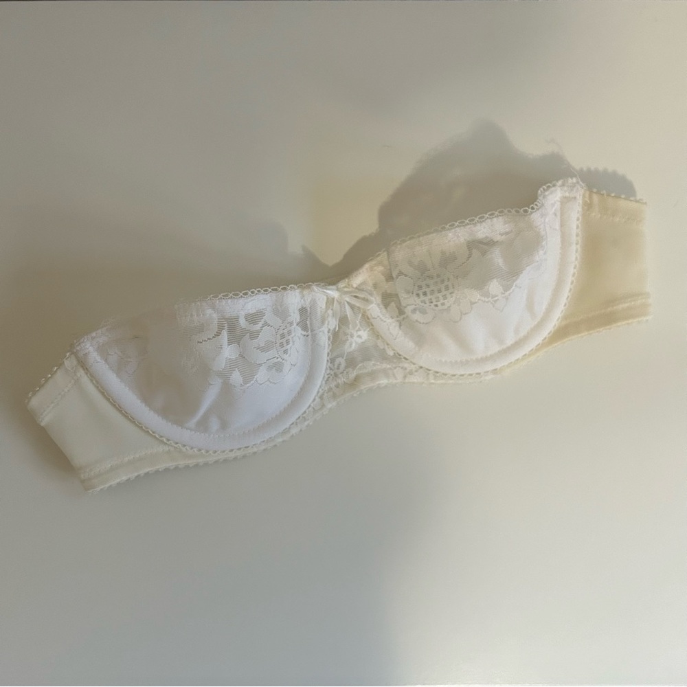 Vintage White Strapless Unlined Underwire Bra